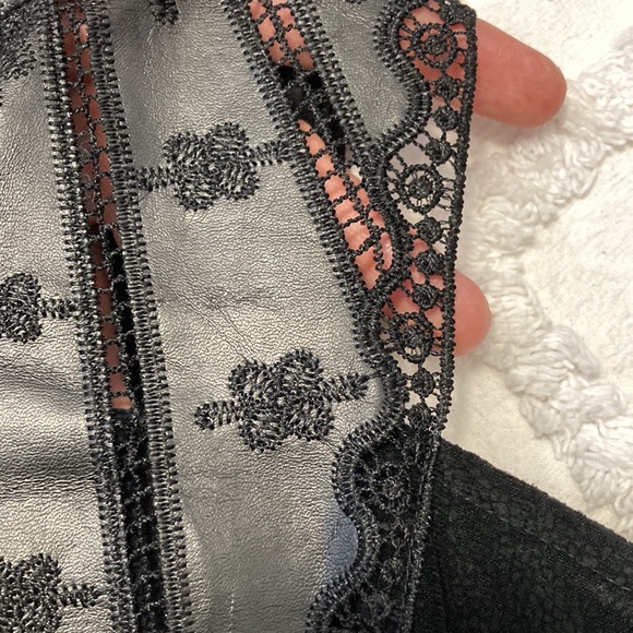 GORGEOUS Black Buffalo David Bitton Mini Dress with Leather&Lace Detailing - Picture 8 of 11